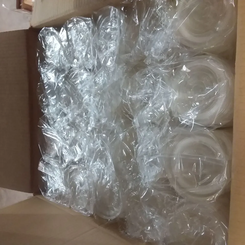 LOT OF 4000 VEGWARE 96MM FLAT LIDS WITH STRAW SLOT (4 BOXES OF 1000PC)