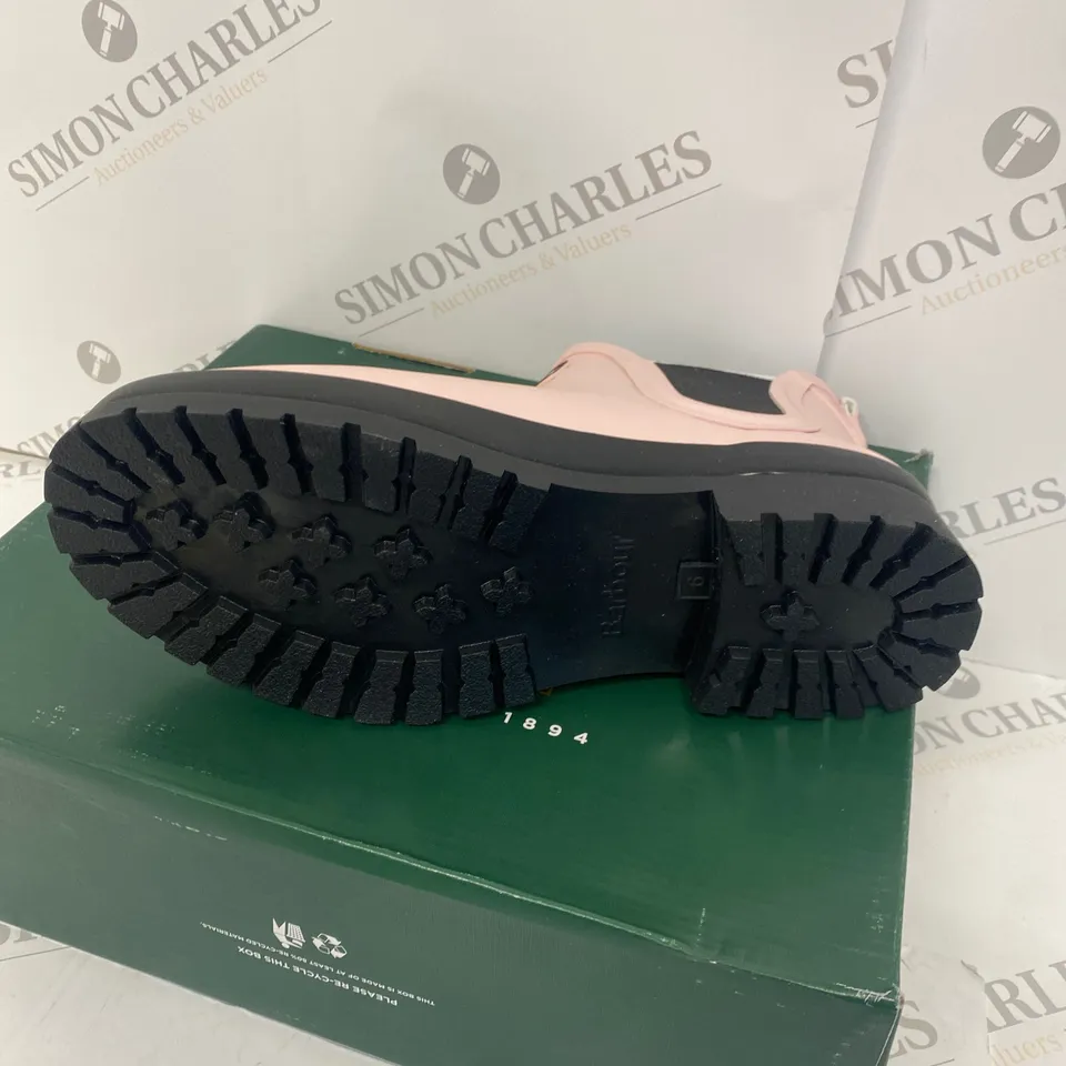 BOXED PAIR OF BARBOUR MALLOW WELLINGTON BOOTS SIZE 6