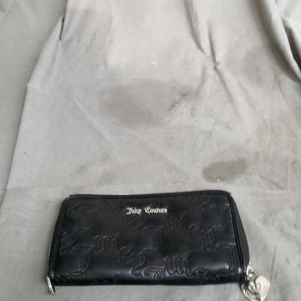 JUICY COUTURE BLACK LEATHER PURSE WITH ZIP CLOSURE AND BRAND-PRINTED INTERIOR