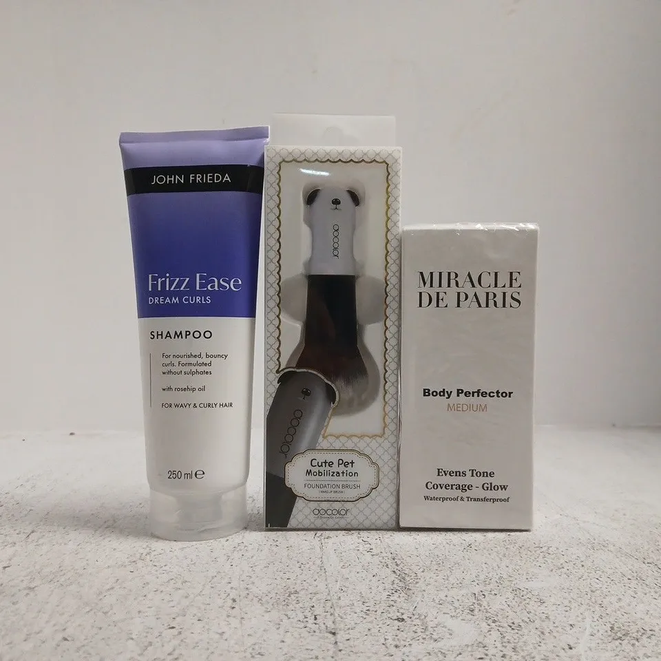 APPROXIMATELY 15 ASSORTED COSMETIC ITEMS INCLUDING VARIOUS MAKES AND BRANDS - COLLECTION ONLY