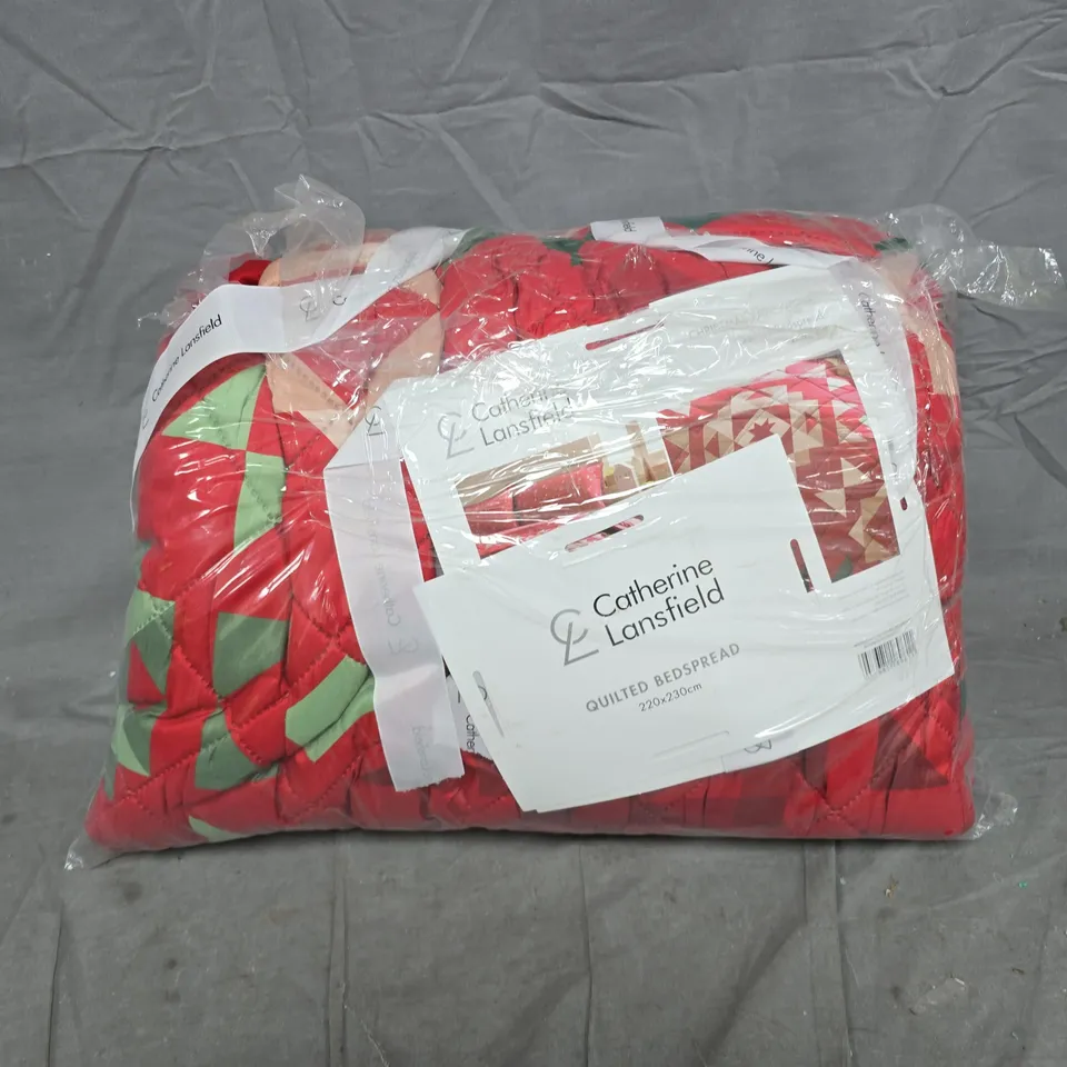 CATHERINE LANSFIELD CHRISTMAS PATCHWORK BEDSPREAD (220X230CM)