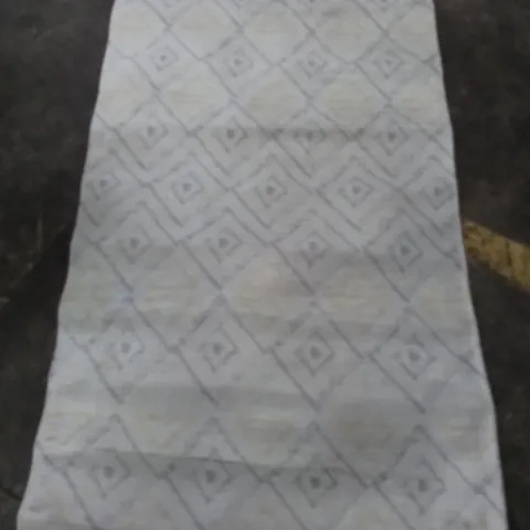 RUG WITH PATTERN GREY/YELLOW 138X75CM