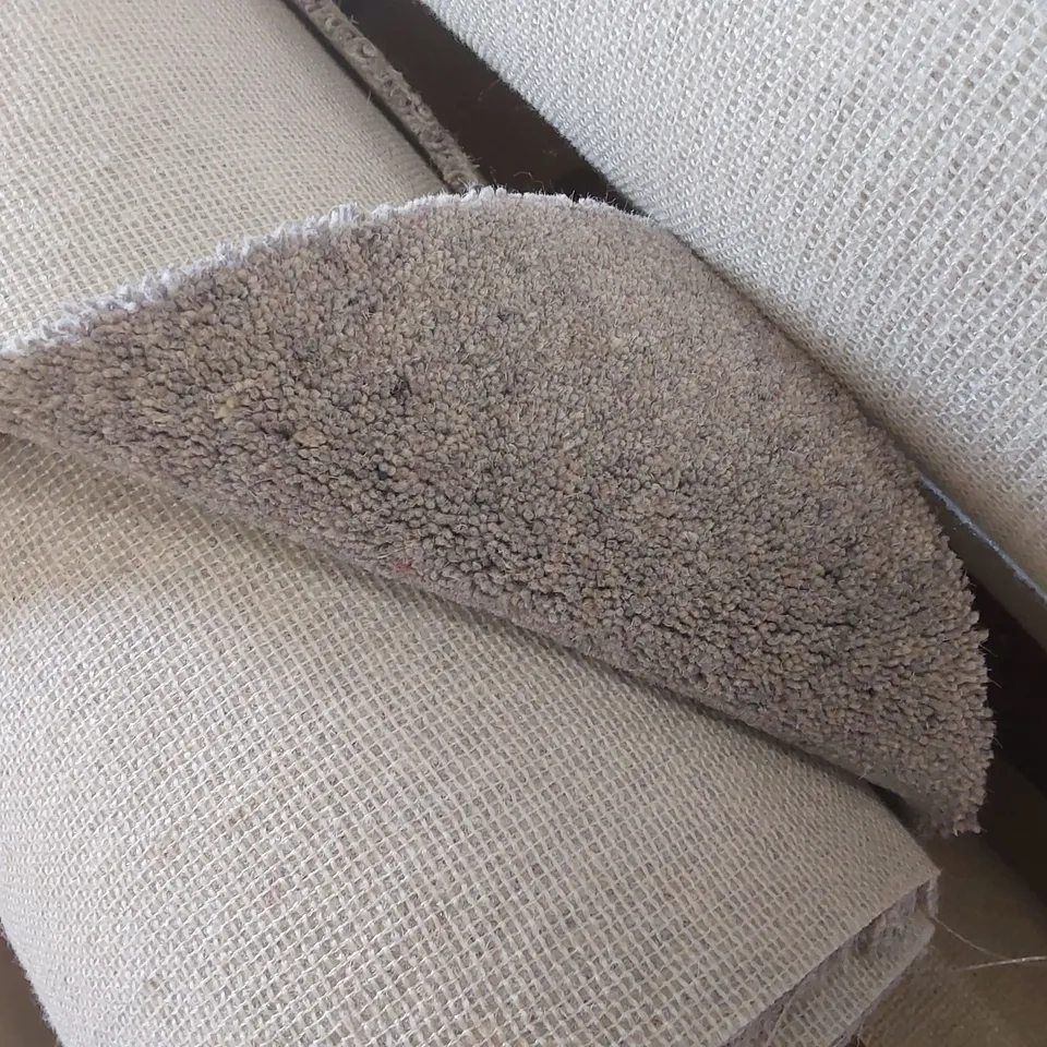 ROLL OF QUALITY CARPET - APPROXIMATELY 3.5 x 2m