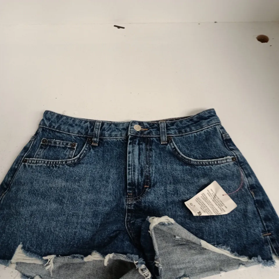 TOPSHOP DENIM SHORTS - UK 10 (EU 38) – MADE IN TURKEY