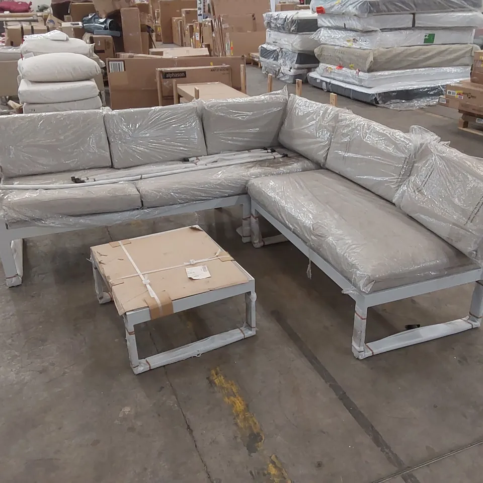 OUTTPDOOR GARDEN METAL FRAMED SOFA SET 