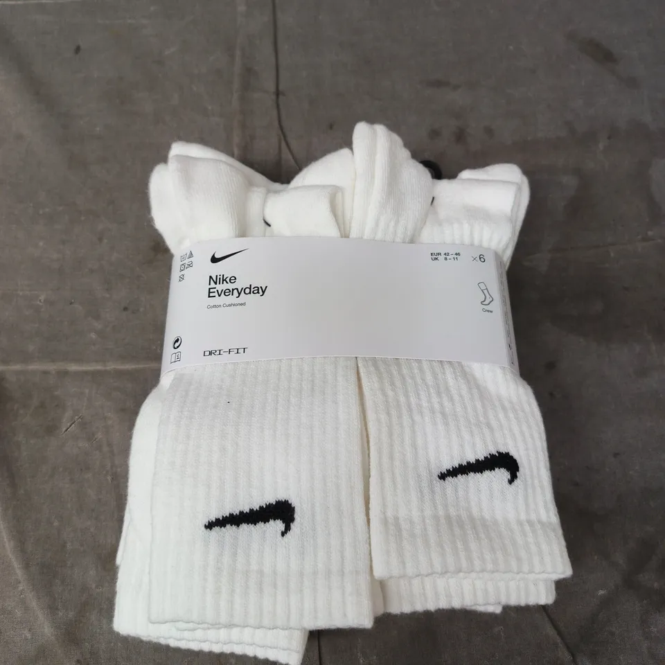NIKE EVERYDAY CREW SOCKS, COTTON CUSHIONED – WHITE, PACK OF 6 (UK 8–11