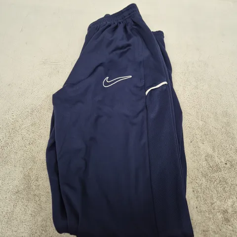 NIKE NAVY TRACK PANTS – SIZE M
