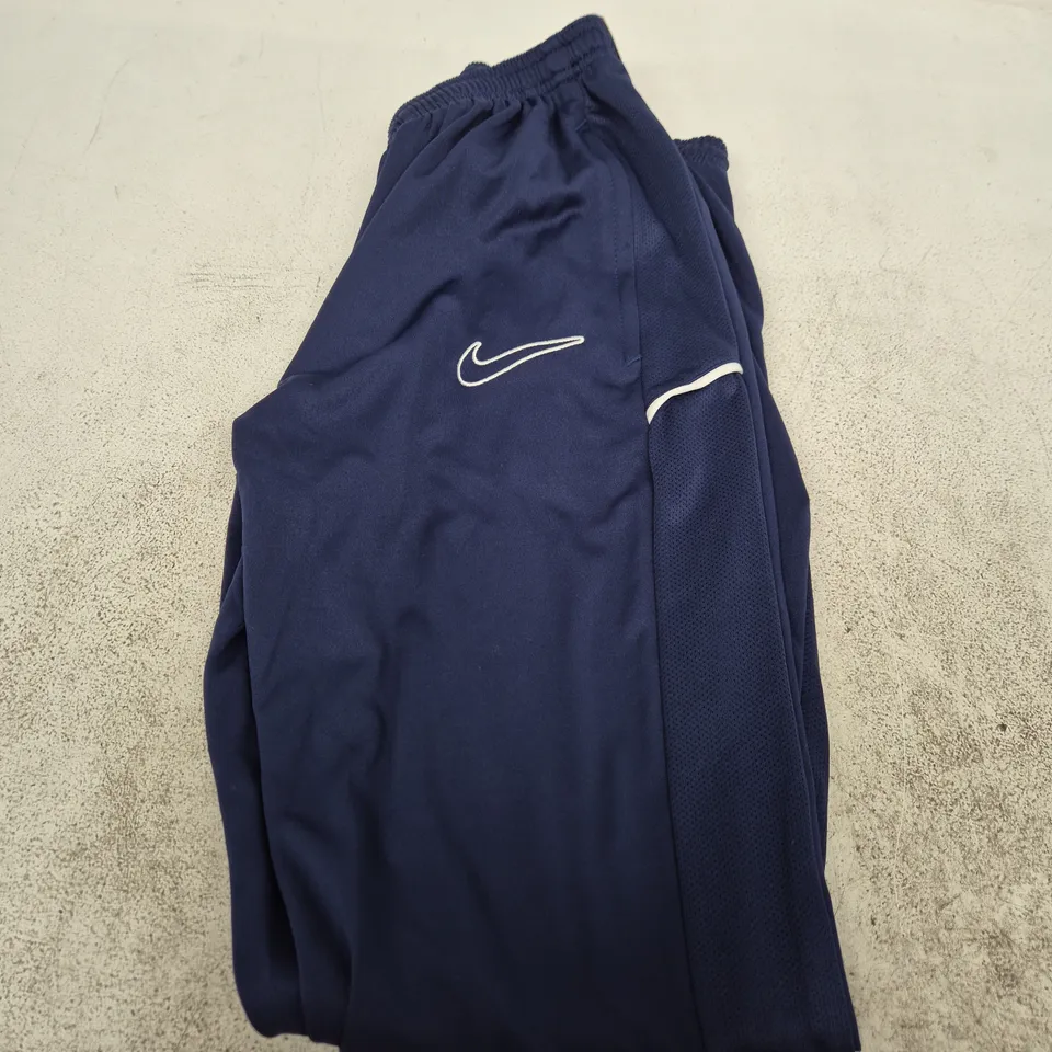 NIKE NAVY TRACK PANTS – SIZE M