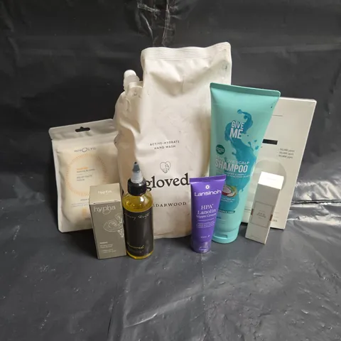 APPROXIMATEY 20 ASSORTED HEALTH AND BEAUTY PRODUCTS TO INCLUDE - HYPHA FACE SERUM - GLOVED CEDARWOOD HANDWASH - YEUJO KOREA RICE TONER - ETC