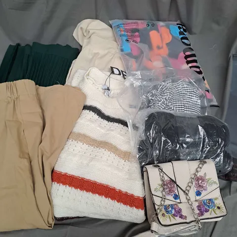 BOX OF APPROXIMATELY 25 ASSORTED CLOTHING ITEMS TO INCLUDE - JUMPER, SKIRT, TROUSERS ETC