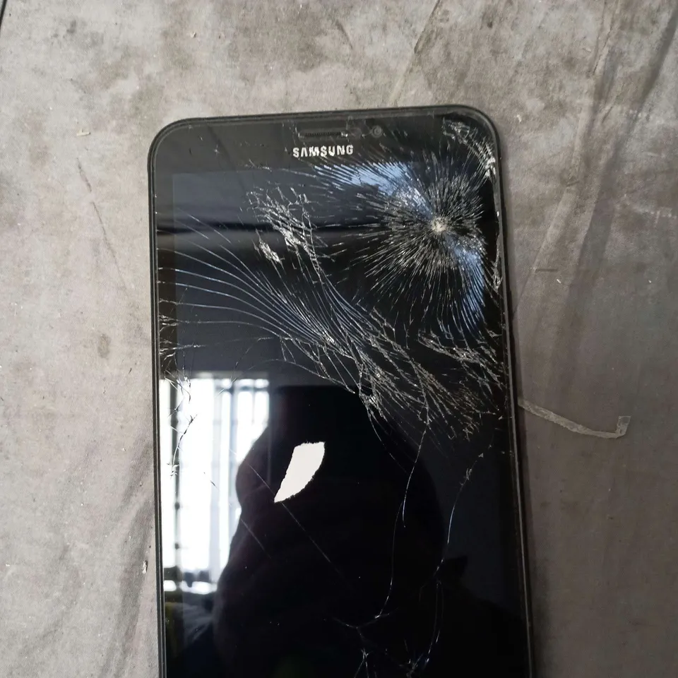 SAMSUNG GALAXY TABLET PC SM-T395 – 16GB, CRACKED FRONT SCREEN