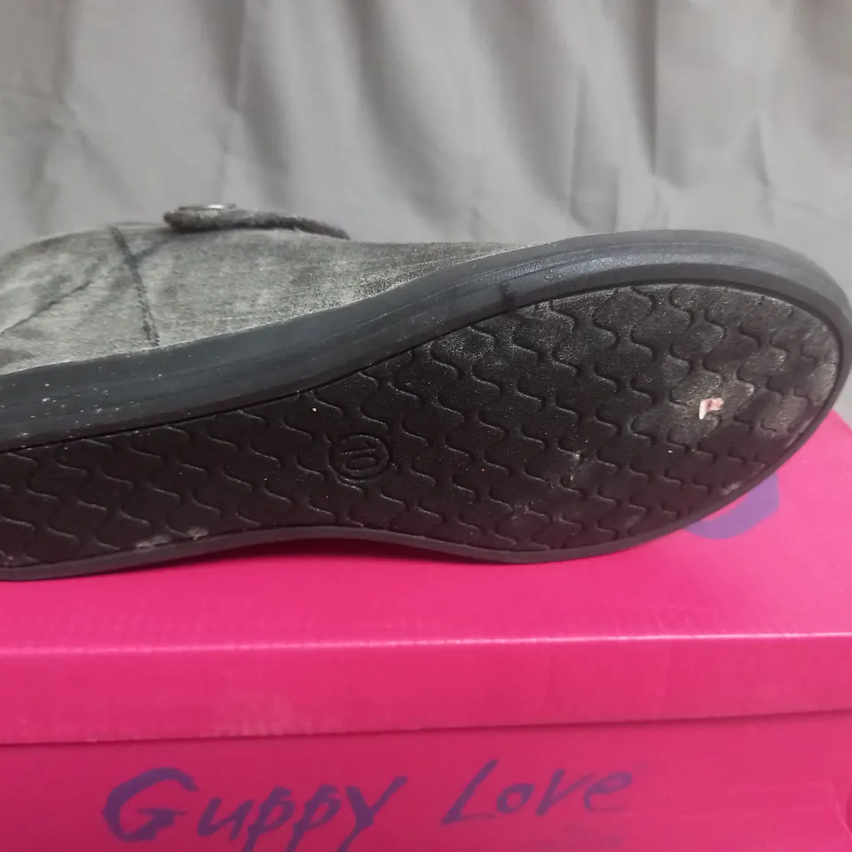 BOX OF APPROXIMATELY 10 BLACK  GUPPY LOVE BY BLOWFISH SHOES IN VARIOUS SIZES 