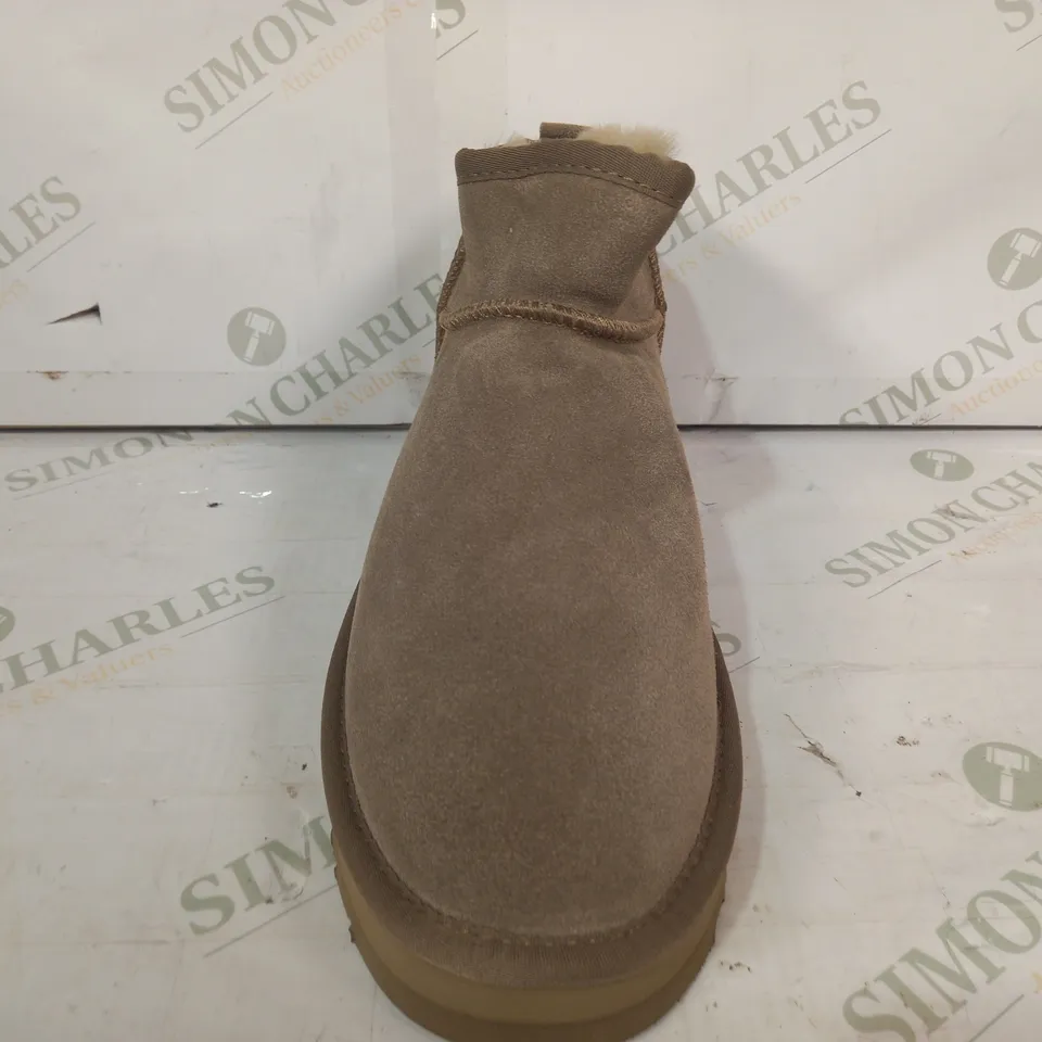 PAIR OF UGG SHOES IN STONE COLOUR UK SIZE 7.5