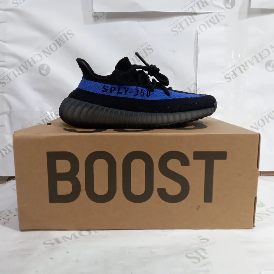 PAIR OF YEEZY BOOST 350 V2 IN BLACK & BLUE - US SIZE 5