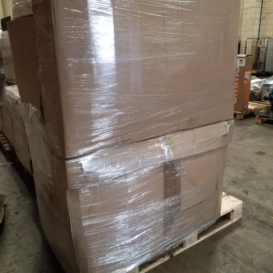 PALLET CONTAINING ASSORTED BEDDING & BEAN BAGS 