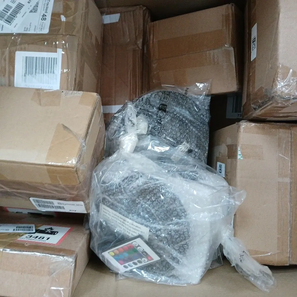 BOX OF APPROXIMATELY 10 ASSORTED HOUSEHOLD ITEMS TO INCLUDE SFIXX SOLAR WATER FOUNTAIN, DRAIN CLEANER, ETC - COLLECTION ONLY