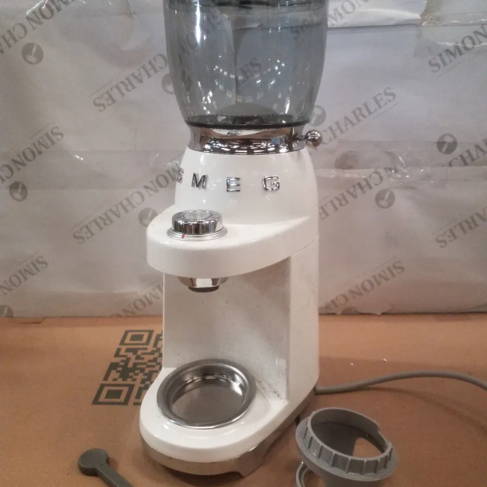 BOXED SMEG CGF11WHUK COFFEE GRINDER, WHITE
