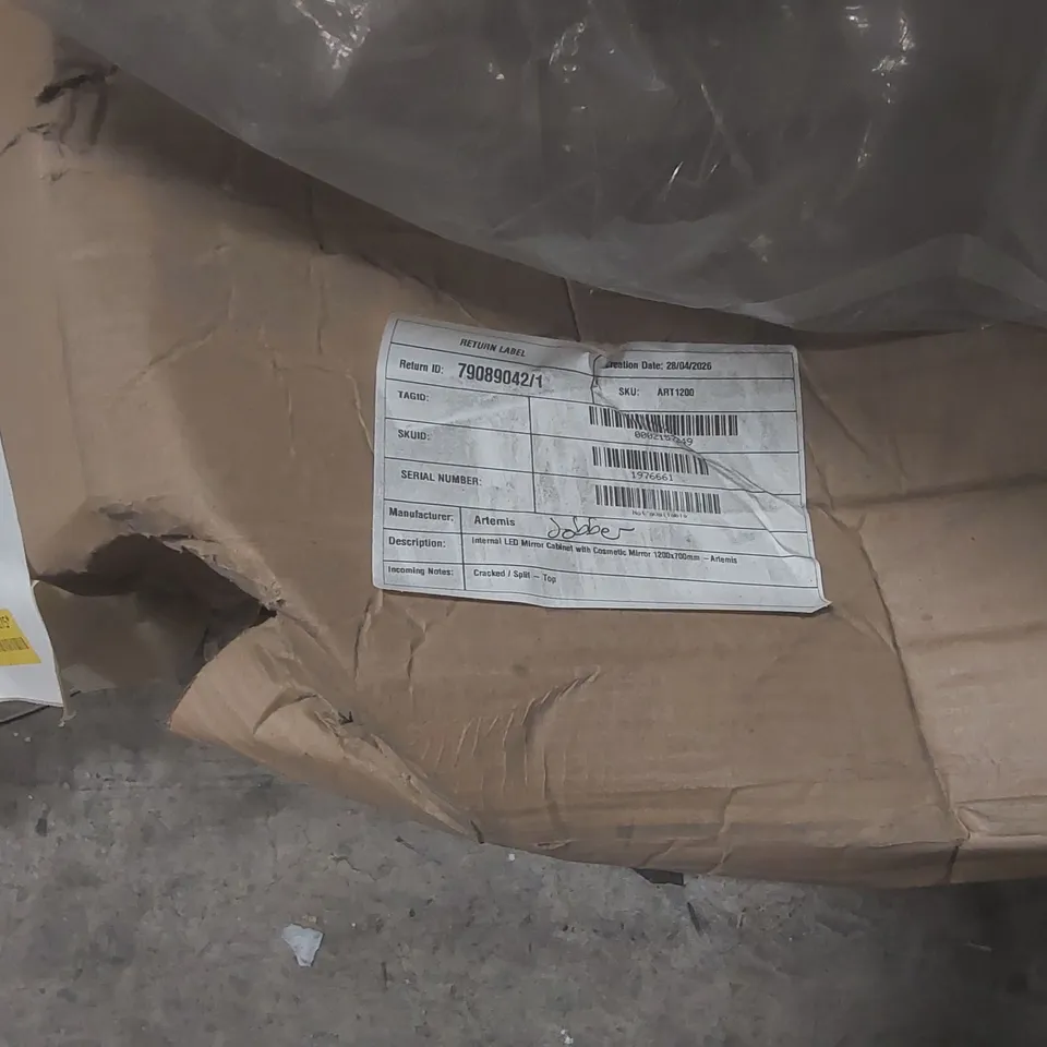 PALLET CONTAINING BATH TUB ND CONSOLE TABLE PARTS