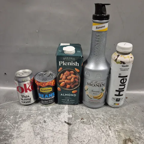 APPROXIMATELY 10 ASSORTED FOOD/DRINK PRODUCTS TO INCLUDE HUEL DRINKS, BANANA COCKTAIL MIX, GRIND COFFEE PODS ETC