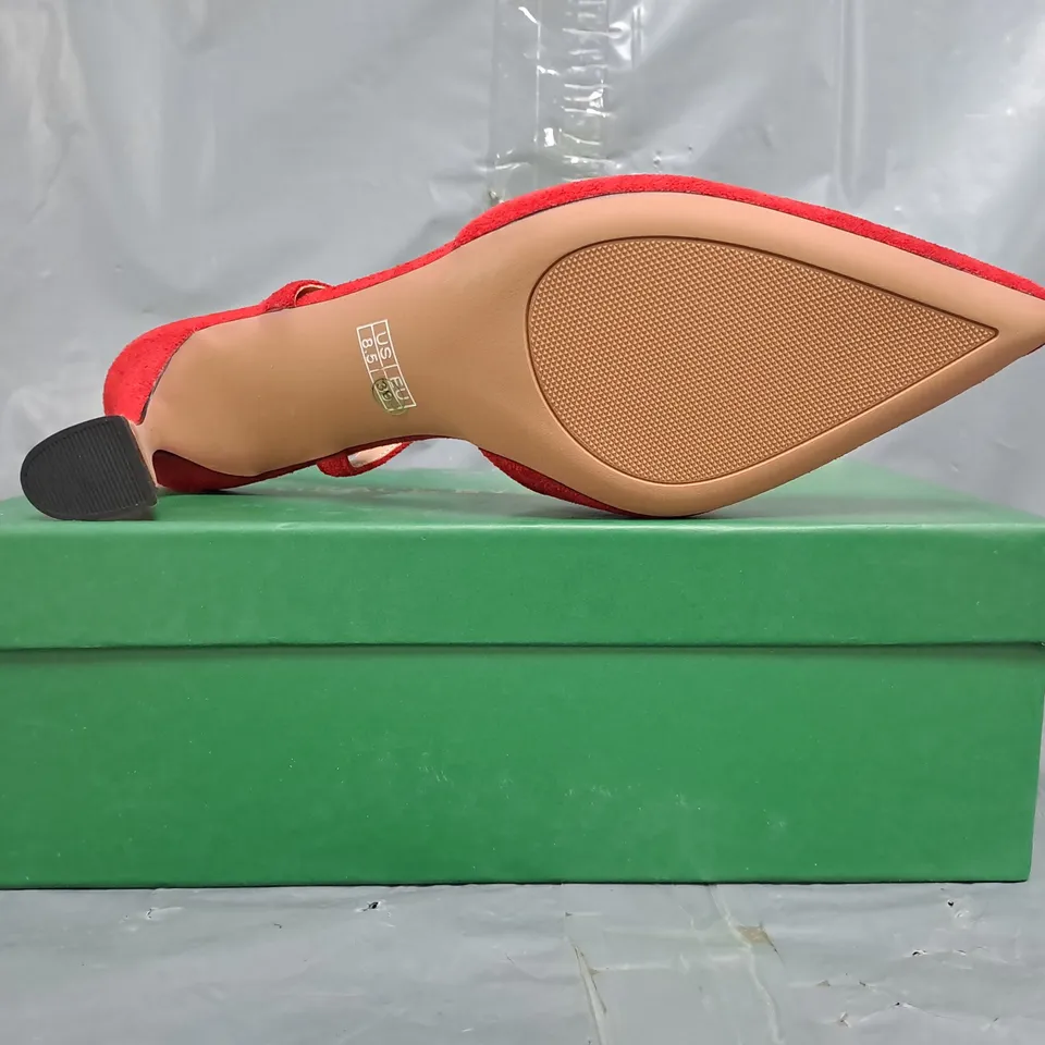 BOXED PAIR OF UNBRANDED POINTED TOE LOW HEEL SHOES IN RED SIZE EU 39