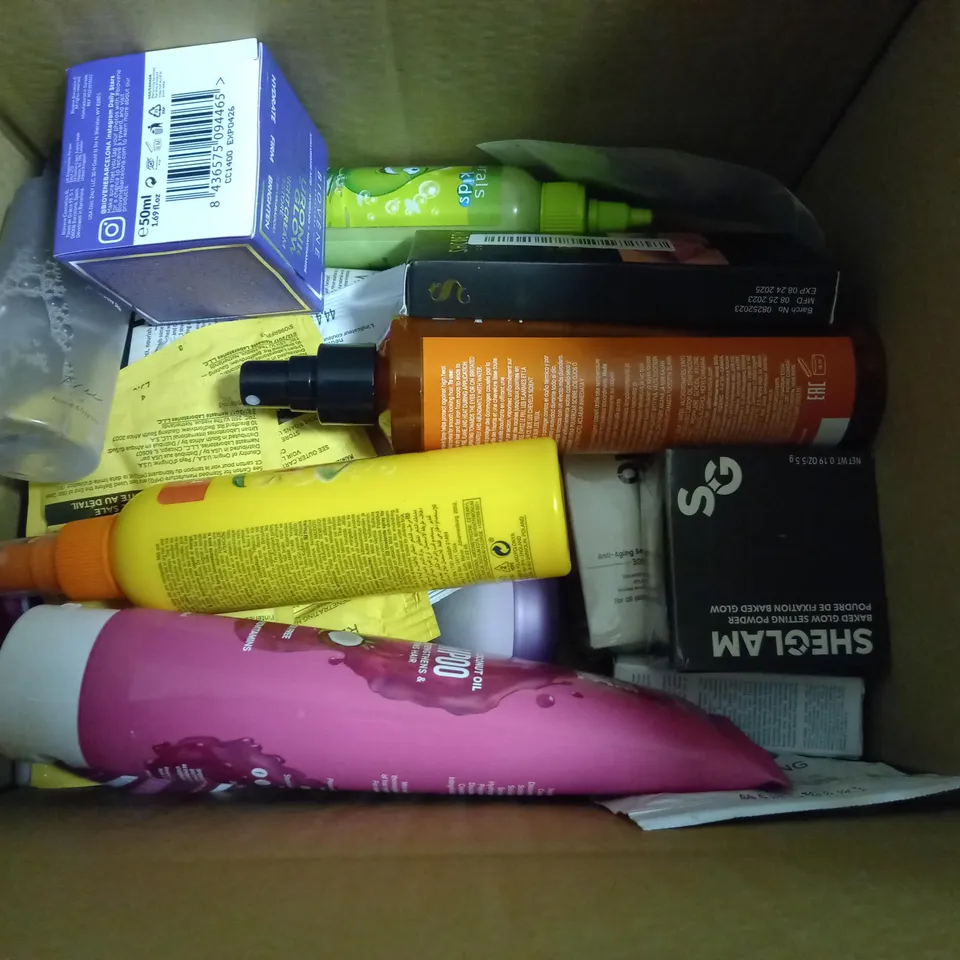 BOX OF APPROXIMATELY 20 ASSORTED COSMETIC ITEMS TO INCLUDE GIVE ME SHAMPOO, BIOVENE MOISTURE RESTORE, AVON KIDS HAIR TAMER ETC