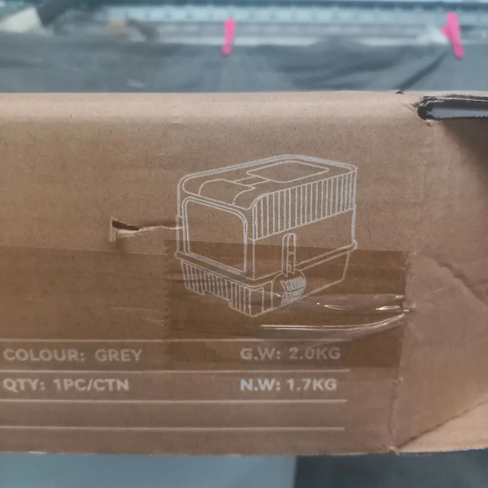 GREY PLASTIC PET CARRIER