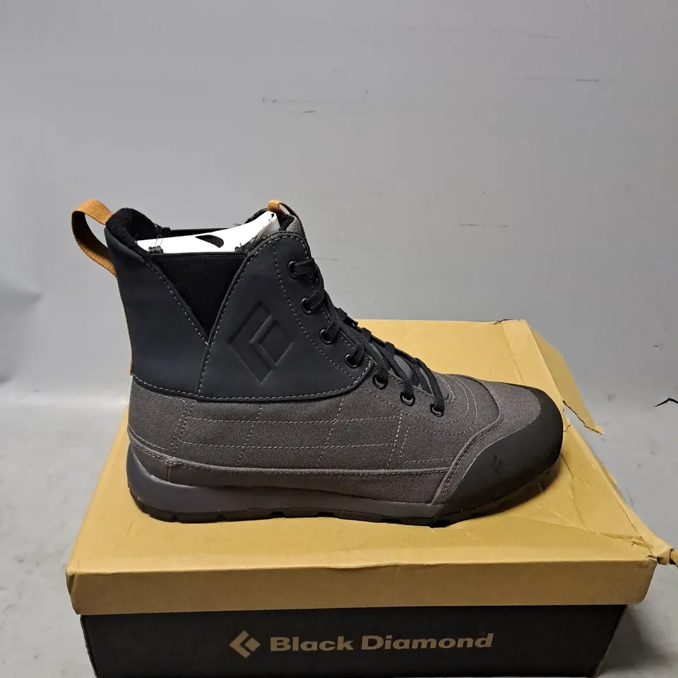 BOXED PAIR OF BLACK DIAMOND CIRCUIT MID MENS BOOTS IN ANTHRACITE SIZE 10.5