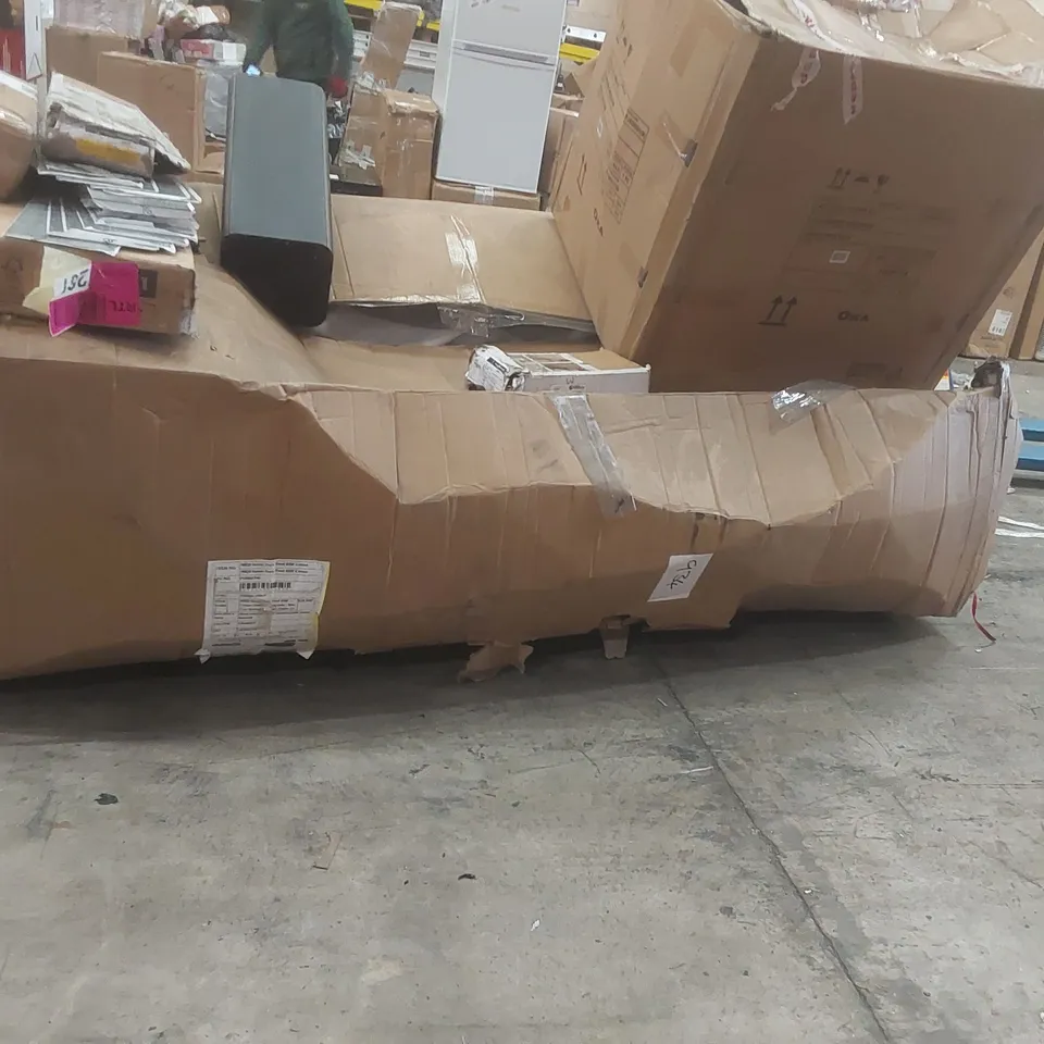 PALLET CONTAINING ASSORTED FURNITURE PARTS