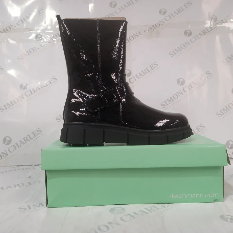 BOXED PAIR OF DEICHMANN BOOTS IN GLOSSY BLACK UK SIZE 2