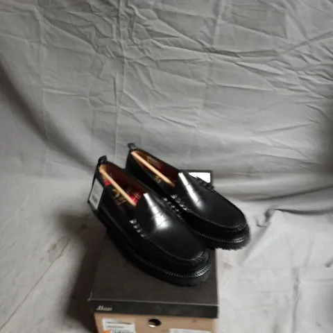 G.H. BASS & CO. WEEJUNS PENNY LOAFERS – BLACK, UK 8 (EU 42) BOXED