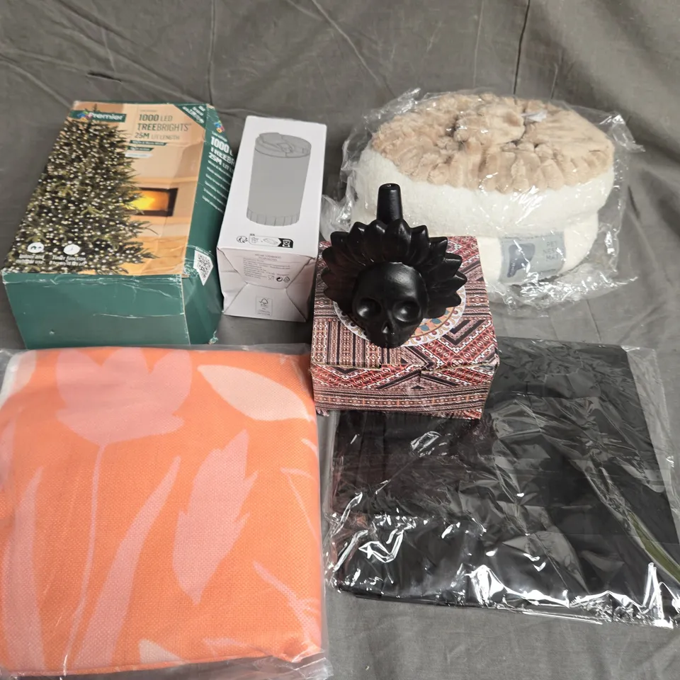 LARGE BOX OF APPROXIMATELY 12 ASSORTED HOUSEHOLD ITEMS TO INCLUDE - LED LIGHTS - DRINKING CUP - PET NEST MAT - ETC