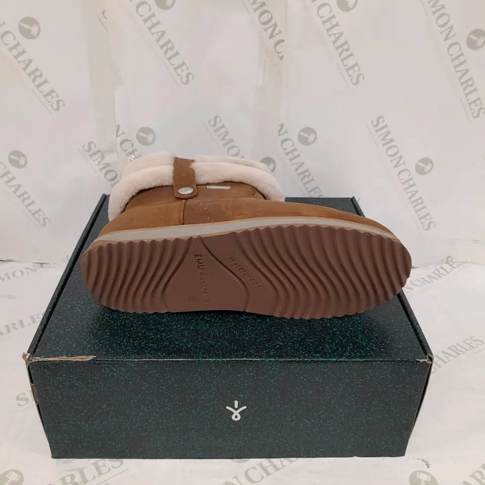 EMU SCOTT SHEEPSKIN BOOT IN OAK - 7