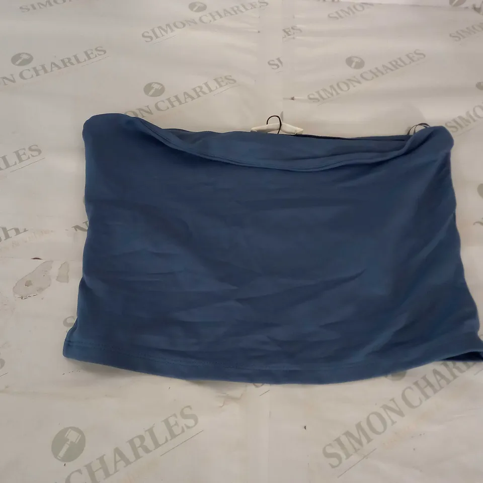PULL AND BEAR BLUE CROP TOP SIZE L