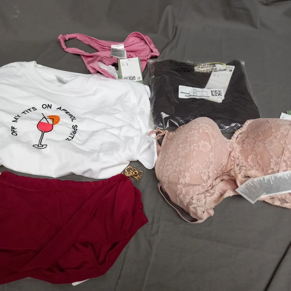 BOX OF APPROXIMATELY 25 ASSORTED CLOTHING ITEMS TO INCLUDE - BRA , T-SHIRT , UNDERWEAR ETC