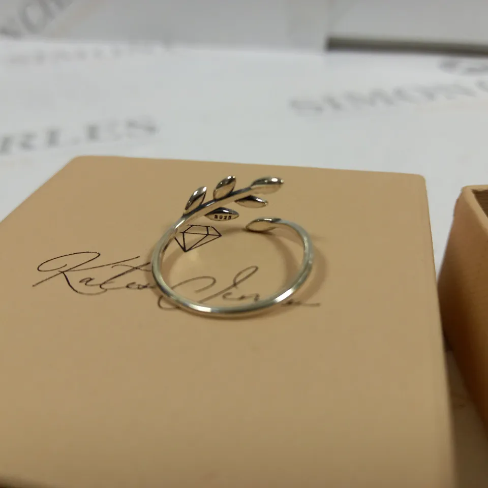 BOXED LEAF DESIGN RING - S925 STAMP