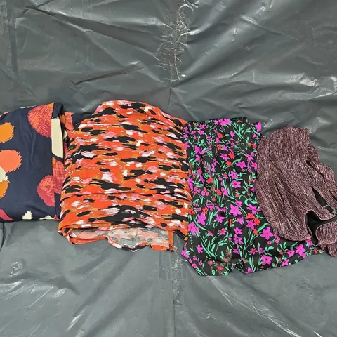 BOX OF APPROX 10 ASSORTED CLOTHING ITEMS IN VARIOUS COLORS, SIZES AND STYLE