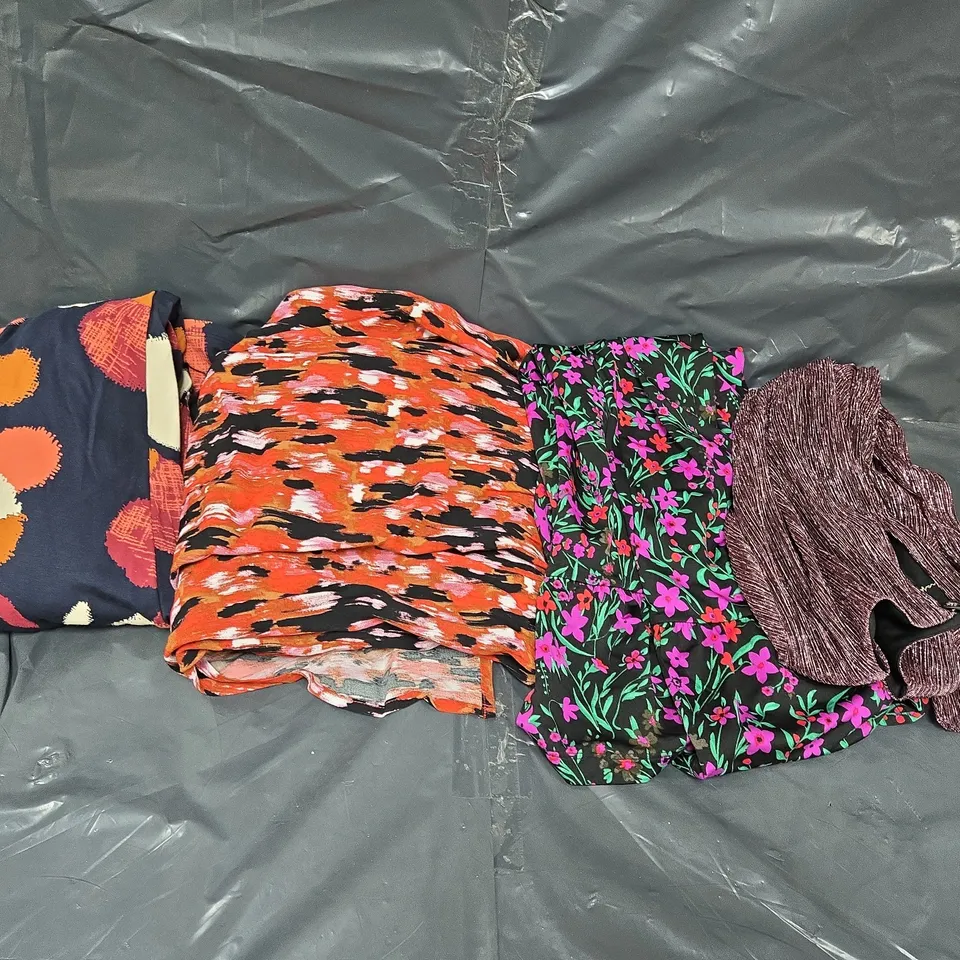 BOX OF APPROX 10 ASSORTED CLOTHING ITEMS IN VARIOUS COLORS, SIZES AND STYLE