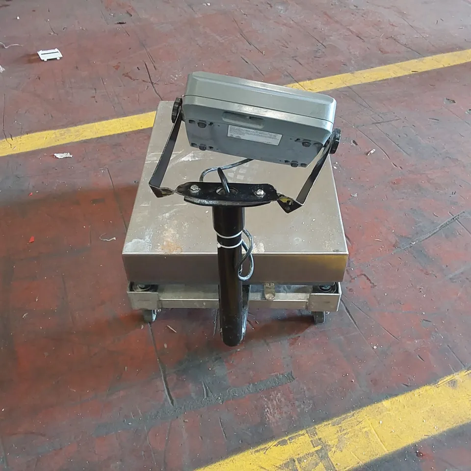 OHAUS DEFENDER 3000 T31P PORTABLE SCALE