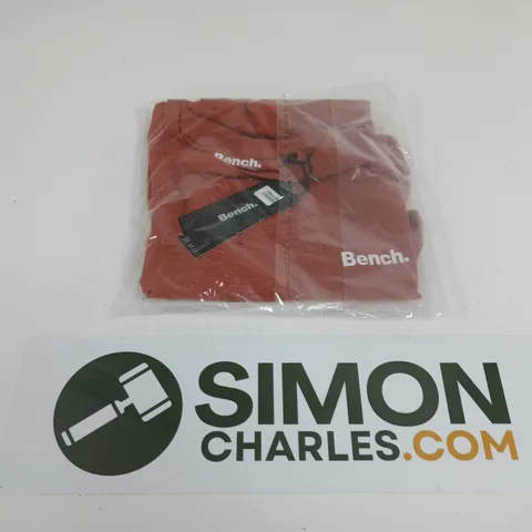 BAGGED BENCH AMBER TERRAIN CALPURN TEE - LARGE