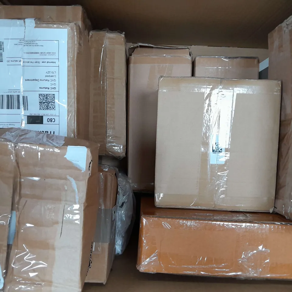 BOX OF APPROXIMATELY 15 ASSORTED HOUSEHOLD ITEMS TO INCLUDE SUNGLASSES, ETC