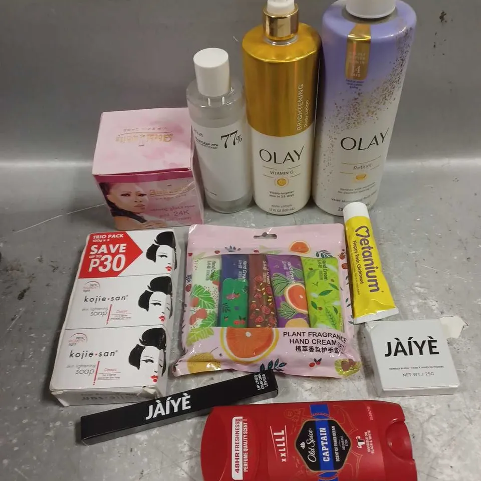 APPROXIMATELY 20 ASSORTED COSMETICS ITEMS TO INCLUDE OLAY CREAM, OLD SPICE DEODORANT, HAND CREAM SET ETC 