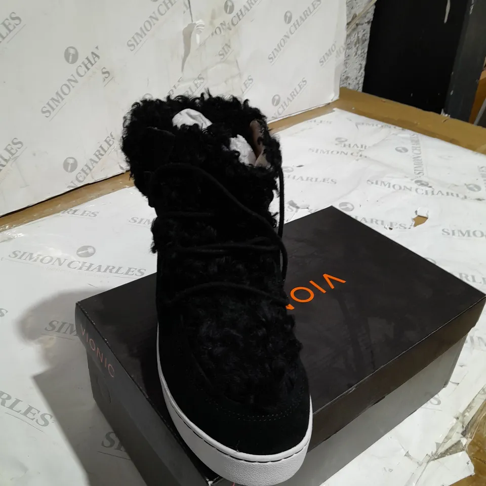 BOXED VIONIC FLUFFY TRAINERS BLACK SIZE 5