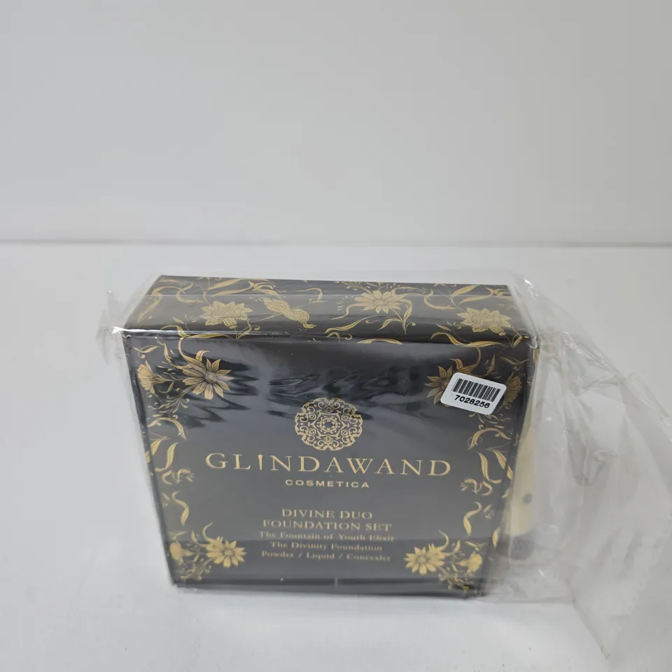 GLINDAWAND COSMETICA DIVINE DUO FOUNDATION SET – BOXED