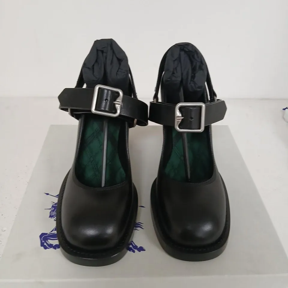 BURBERRY BLACK LEATHER HEELED SHOES WITH BUCKLED STRAP – UK 6 (EU 39)