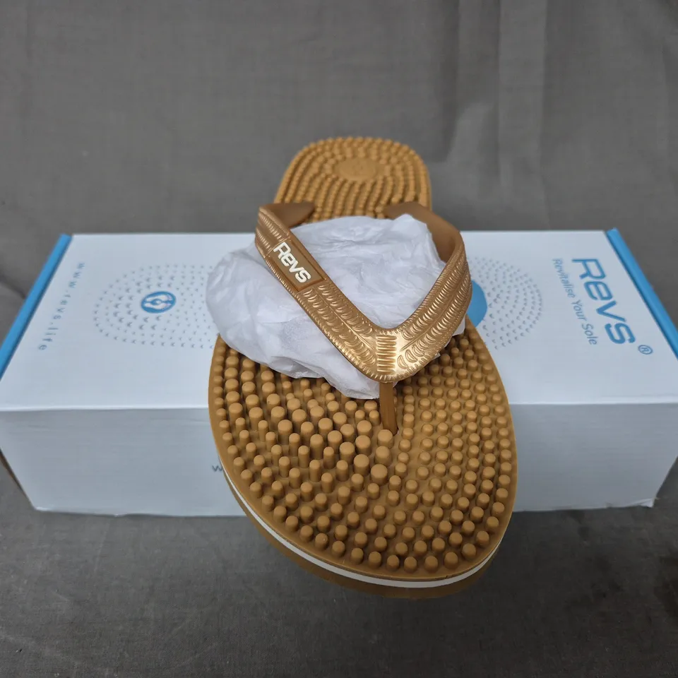 BOXED REVS LIGHTS CLASSIC GOLD FLIP FLOPS - UK 7 