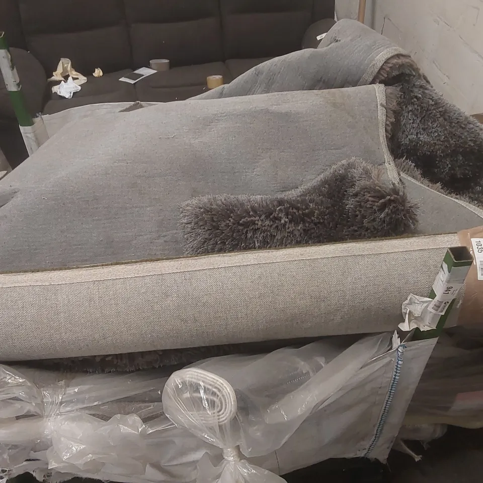 STILLAGE CONTAINING A VERY LARGE QUANTITY OF ASSORTED DESIGNER RUGS // STILLAGE NOT INCLUDED