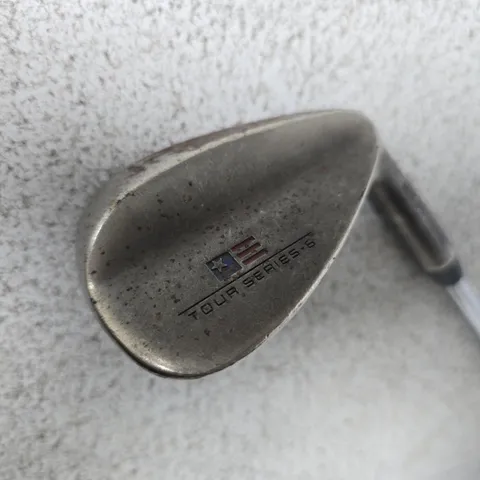 TOUR SERIES 6 GOLF CLUB WITH GOLF PRIDE GRIP