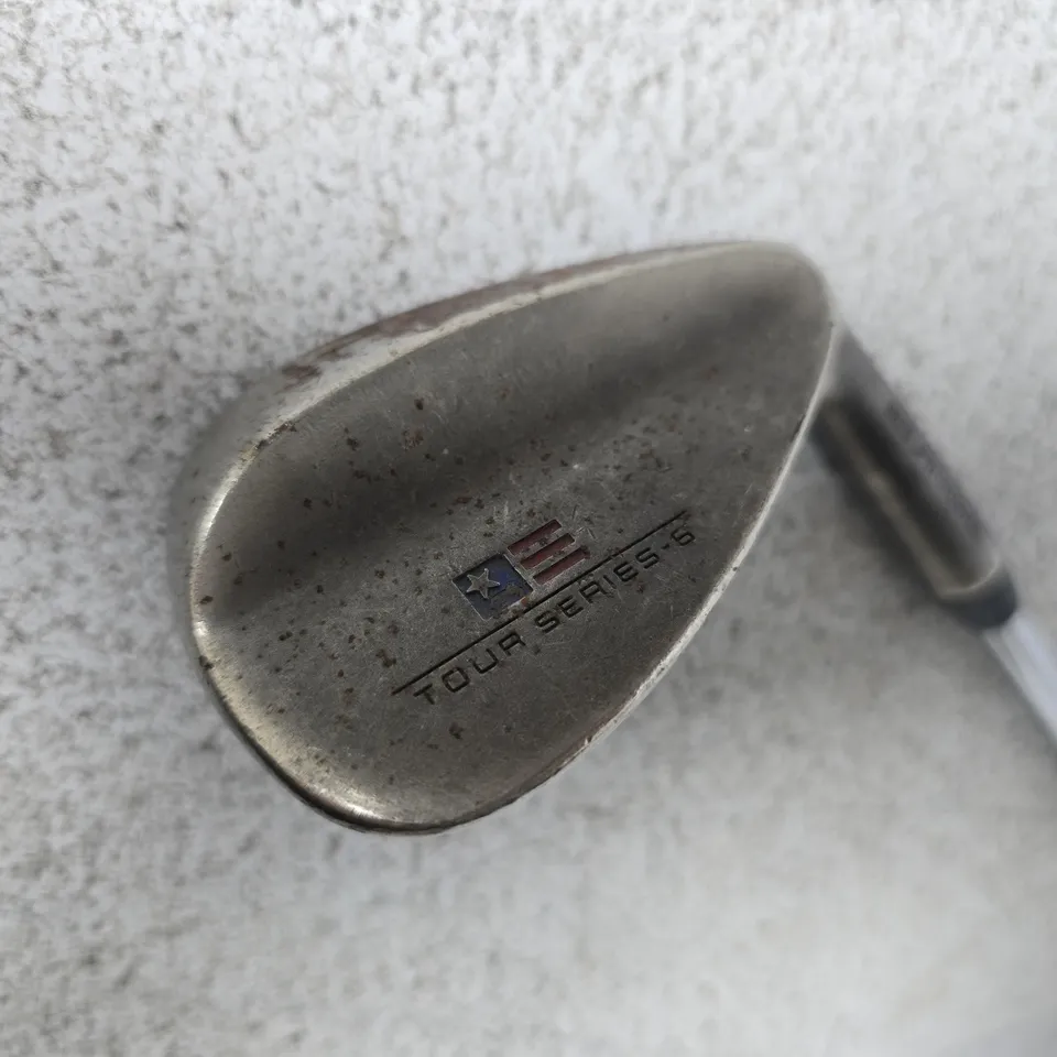TOUR SERIES 6 GOLF CLUB WITH GOLF PRIDE GRIP