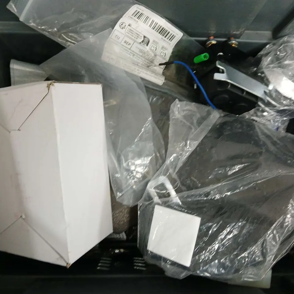 APPROXIMATELY 10 ASSORTED VEHICLE PARTS & ACCESORIES TO INCLUDE BRAKE PADS, SEATBELT UNIT, SOCKETS, ETC