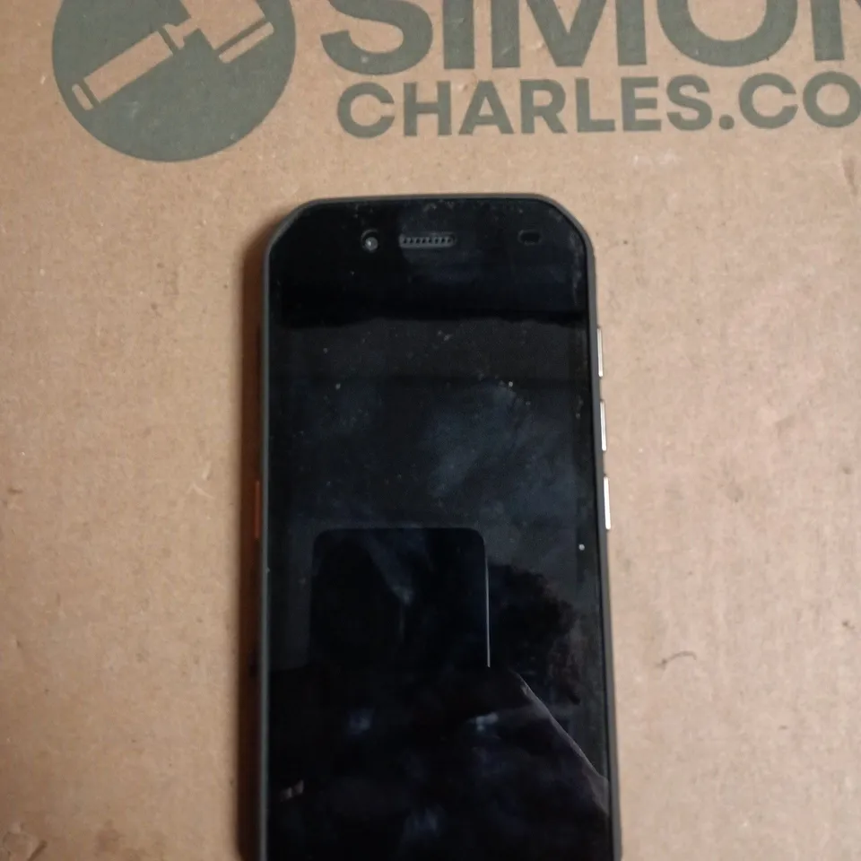 CAT S42 SMARTPHONE – BOXED WITH RUGGED BLACK BACK COVER